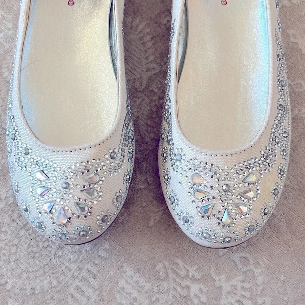 Never Worn Candie’s Girl Bejeweled Rounded Toe Formal Slip On Flats Beaded Gems